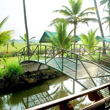 Riverine Resort Alappuzha Экстерьер фото