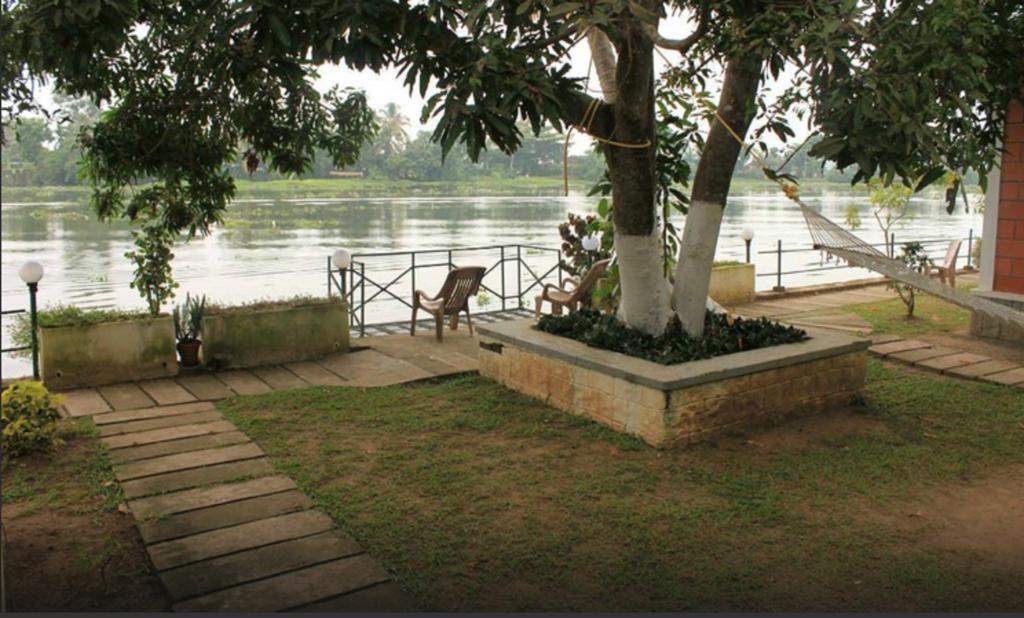 Riverine Resort Alappuzha Экстерьер фото