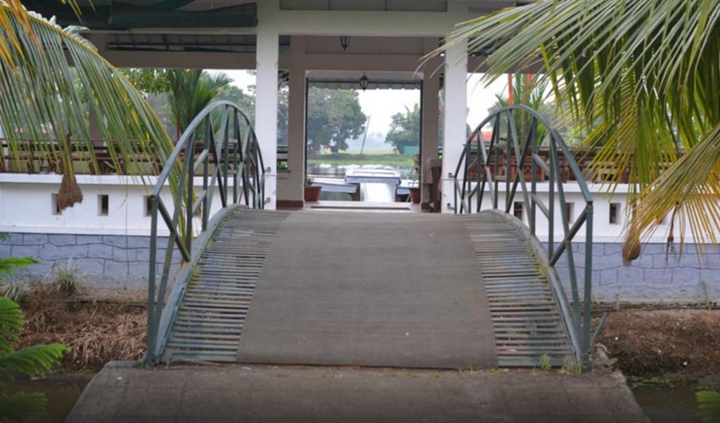 Riverine Resort Alappuzha Экстерьер фото