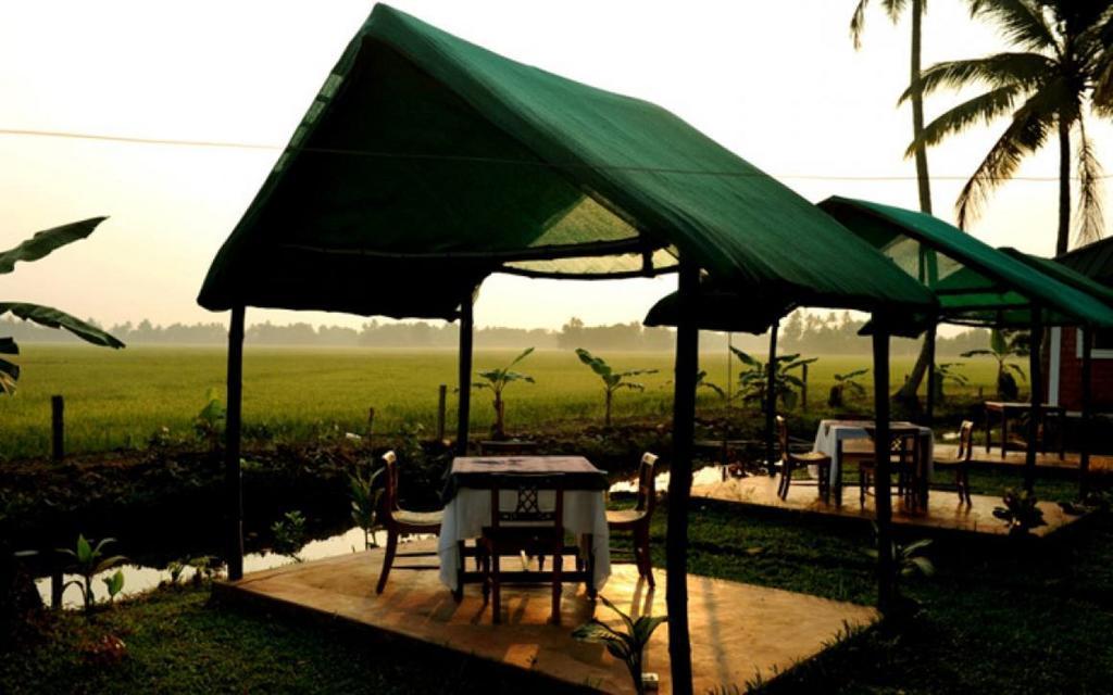 Riverine Resort Alappuzha Экстерьер фото