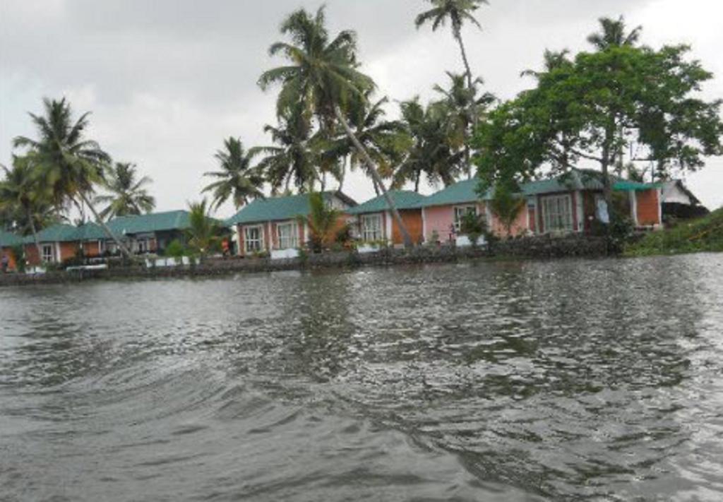 Riverine Resort Alappuzha Экстерьер фото