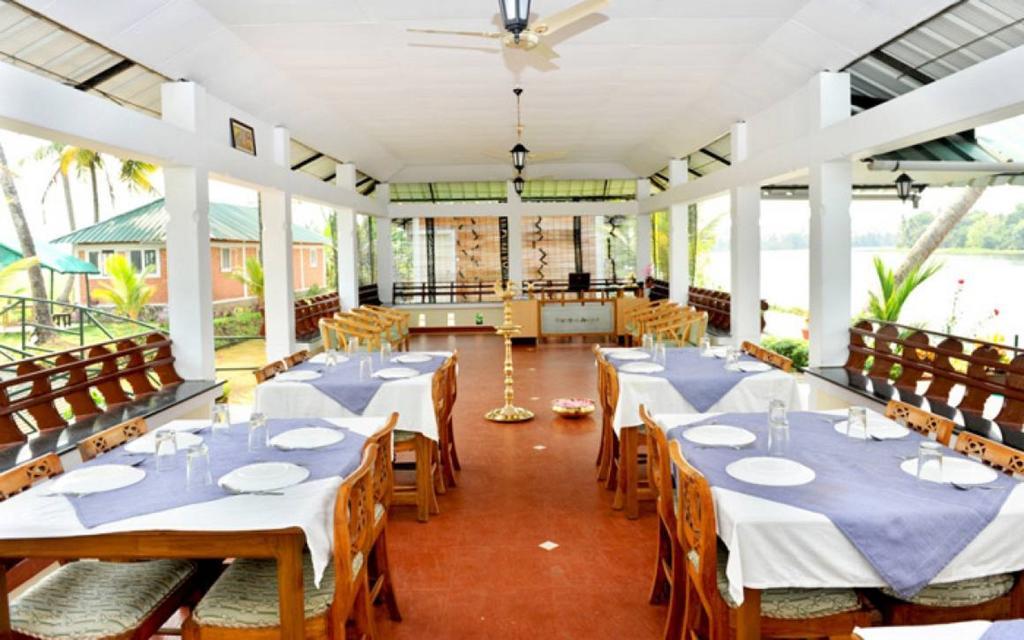 Riverine Resort Alappuzha Экстерьер фото