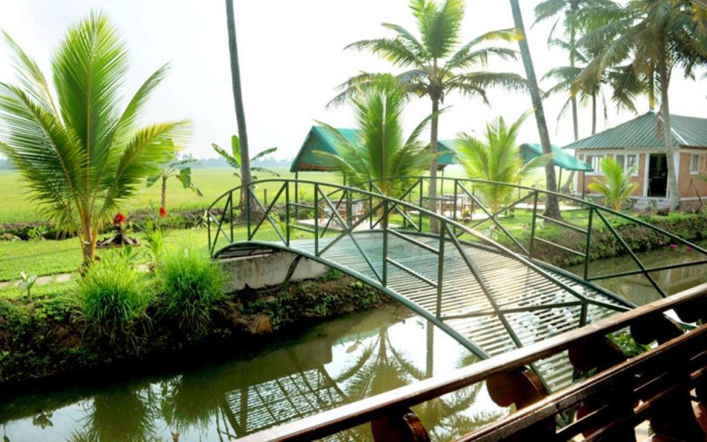 Riverine Resort Alappuzha Экстерьер фото